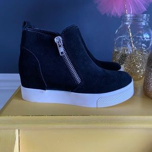 Steve Madden Women's Wedgie Sneaker size 6